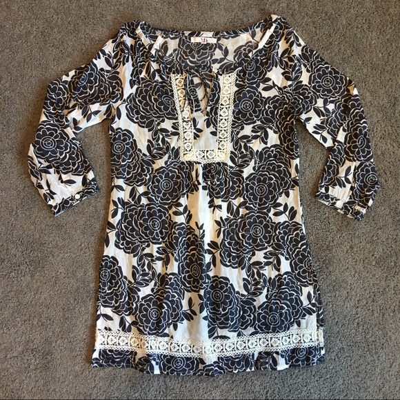 A&B Dresses & Skirts - SALE! 3/15$ A&B Crochet Trim Coverup/Tunic